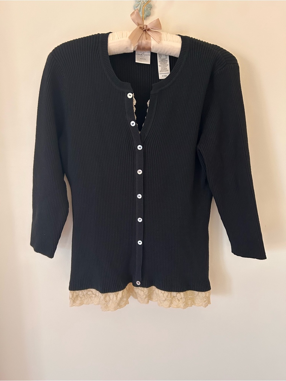 Emma James Pearlescent Faux Button-Up Ribbed Knit Black Sweater 
Size: XLP 
GUC